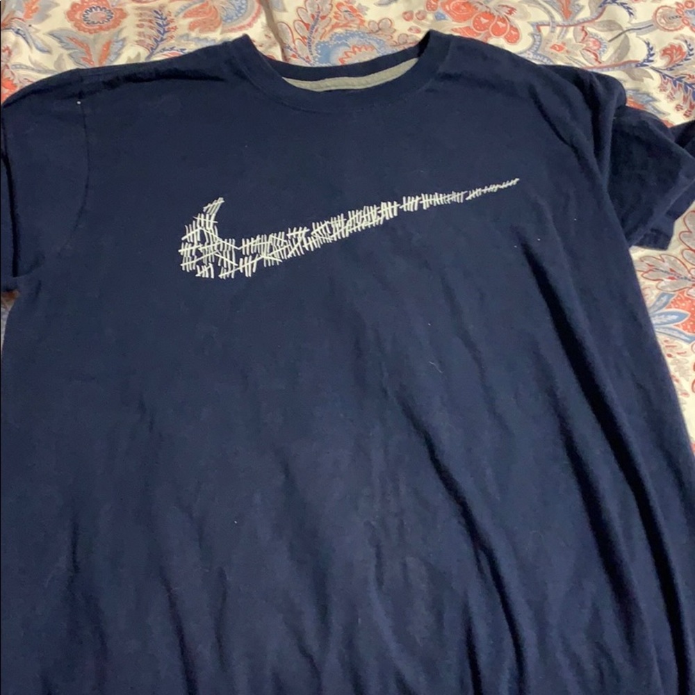 Men’s medium Nike shirt